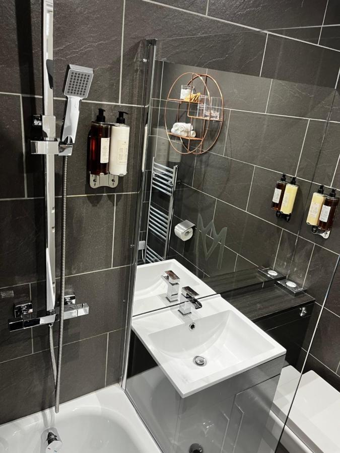 The Mews Boutique Deluxe Apartments, Sleep 2-6 People , Central Location, Free Parking ويندرمير المظهر الخارجي الصورة